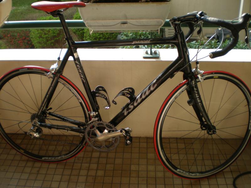 V�lo Isaac Pascal equip� pour le triathlon