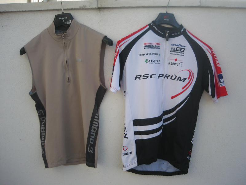 2 maillots de v�lo